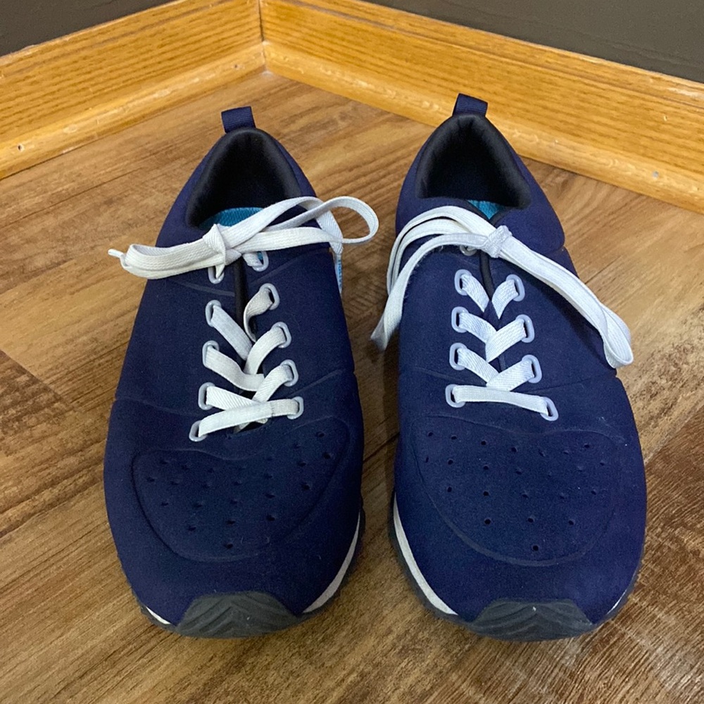 Native Cornell Navy Blue Vegan Ultrasuede Sneakers size 9